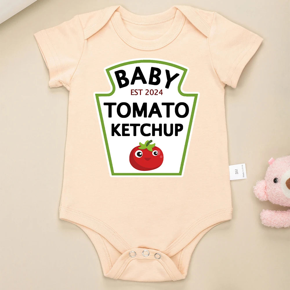 Baby-Strampelanzug mit Tomatenketchup